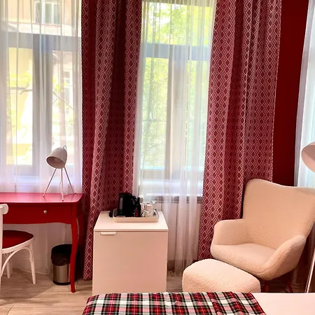 Regina Bed&wine Готель *