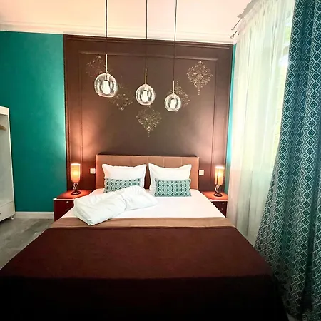 Regina Bed&wine Готель