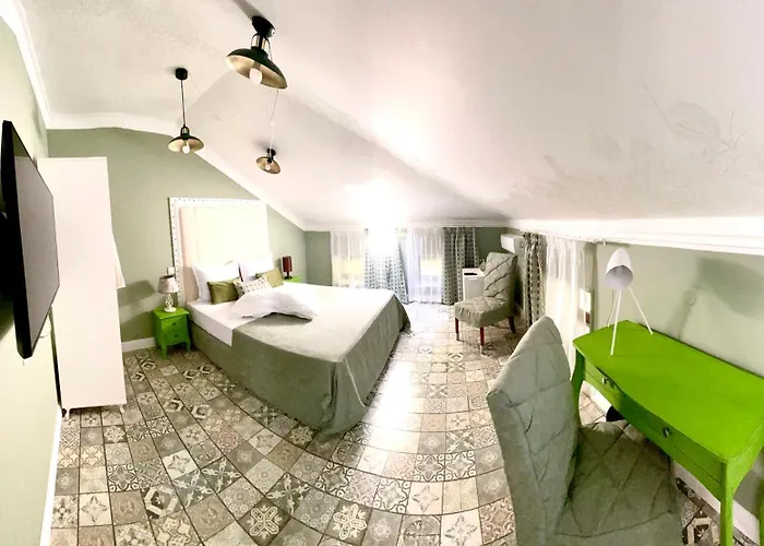 Regina Bed&wine 酒店 *