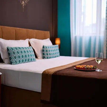 Regina Bed&wine Warna