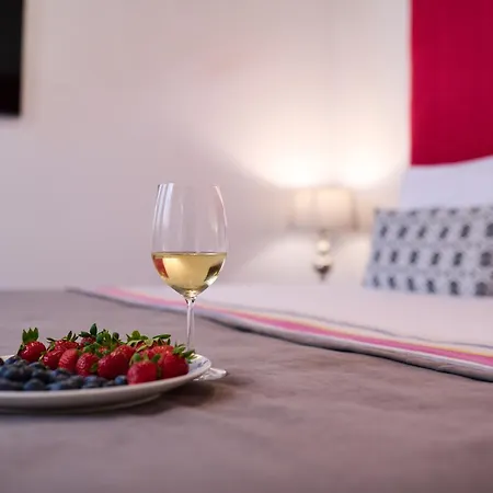 Regina Bed&wine Warna